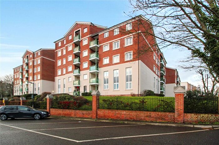 2 Bedroom Apartment For Sale In Hamlet Court Road, Westcliff-on-Sea, Essex, SS0