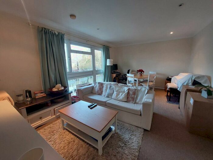 2 Bedroom Flat To Rent In The Chilterns, Murray Avenue, BR1