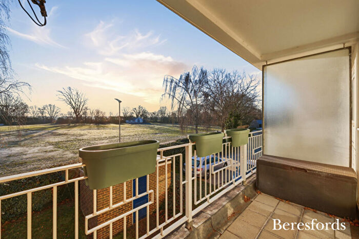 2 Bedroom Apartment For Sale In The Limes, Ingatestone, CM4