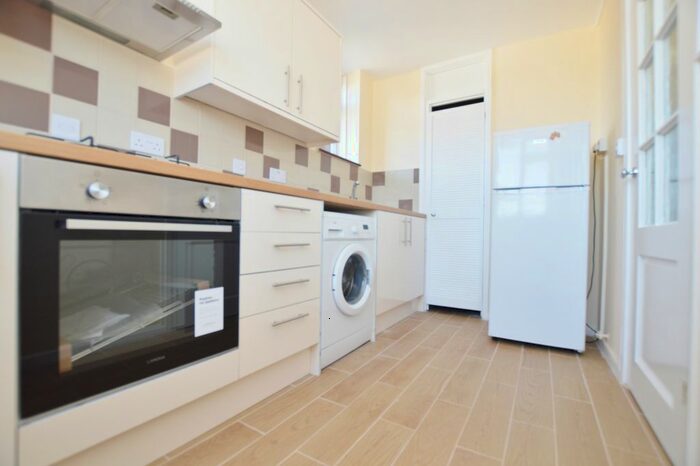 2 Bedroom Flat To Rent In Gardner Close, Wanstead, E11