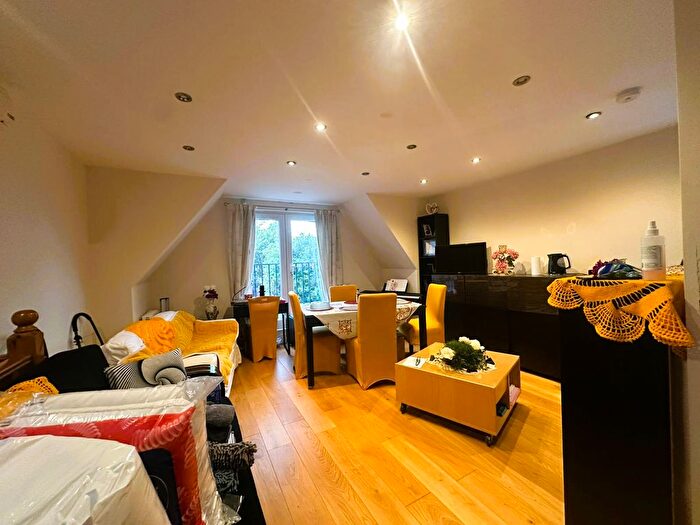 2 Bedroom Maisonette To Rent In Millet Road, Greenford, UB6