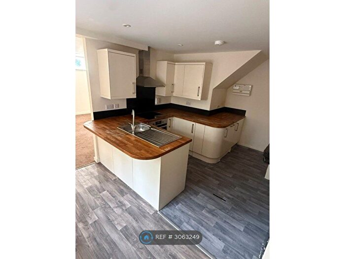 2 Bedroom Flat To Rent In Combs Road, Dewsbury, WF12