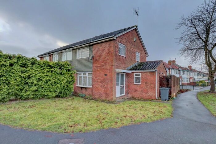 3 Bedroom Semi-Detached House To Rent In Queensway, Weddington, Nuneaton, CV10