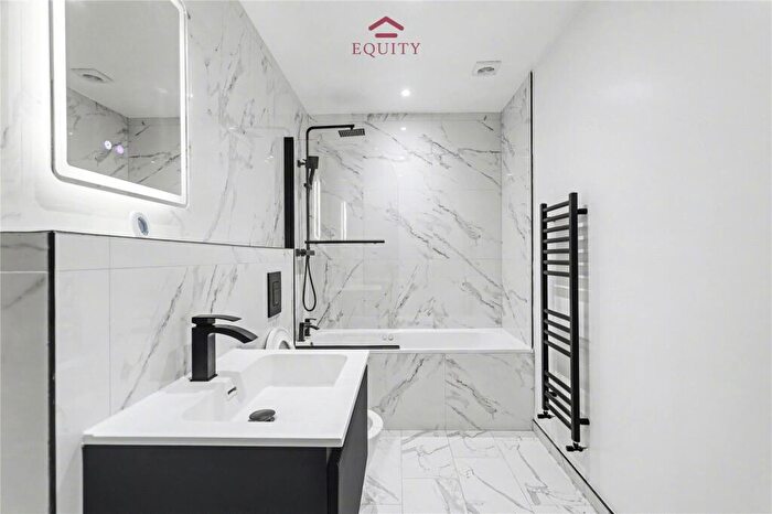 2 Bedroom Flat To Rent In Bullsmoor Lane, Enfield, EN3