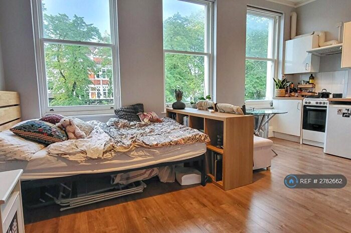 Studio To Rent In High Street, London, N8