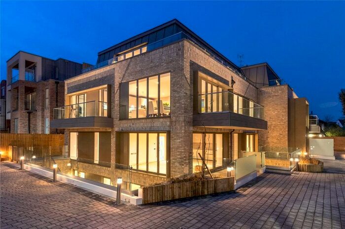 2 Bedroom Flat To Rent In Keswick Road, London, SW15