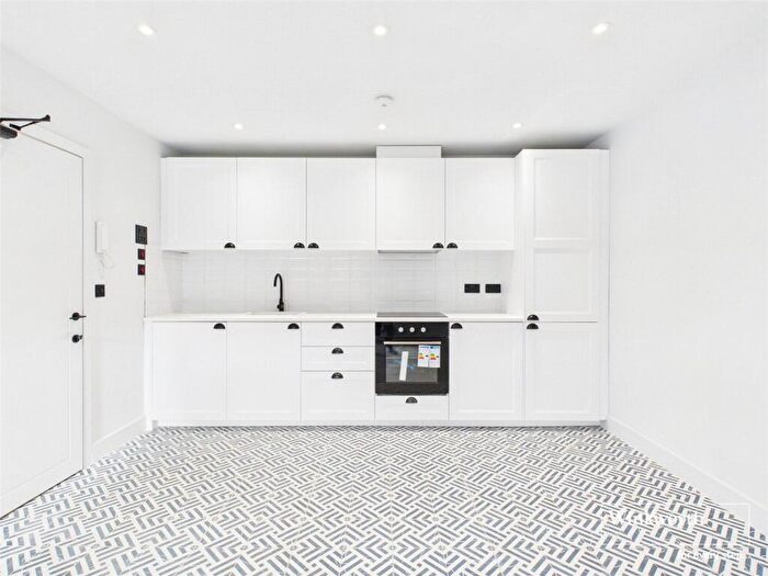 Studio To Rent In London Road, Newbury, Berkshire, RG14