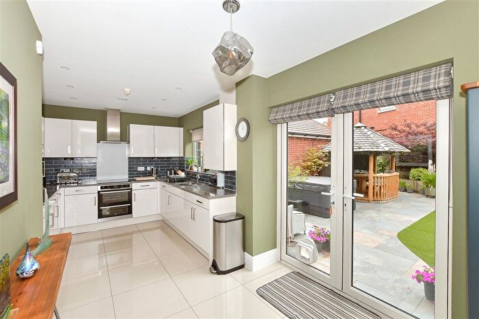 5 Bedroom Detached House For Sale In Wisteria Drive, Crawley, West Sussex, RH10