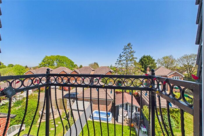 5 Bedroom Semi-Detached House For Sale In Upfield, Horley, Surrey, RH6