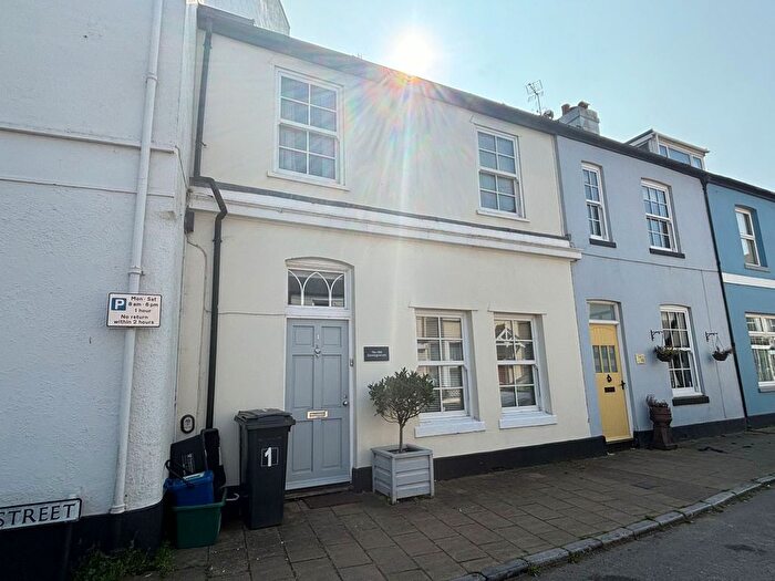 2 Bedroom Cottage To Rent In Fore Street, Shaldon, TQ14