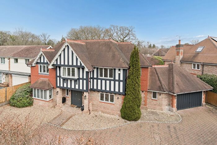 6 Bedroom Detached House For Sale In Howards Thicket, Gerrards Cross, SL9
