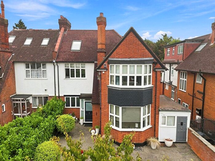 5 Bedroom Property For Sale In Malford Grove, South Woodford, E18