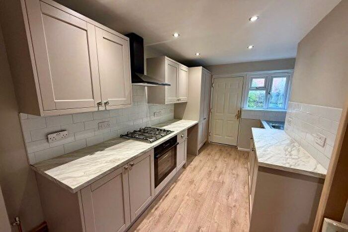 1 Bedroom Flat To Rent In Houghend Avenue, Manchester, M21