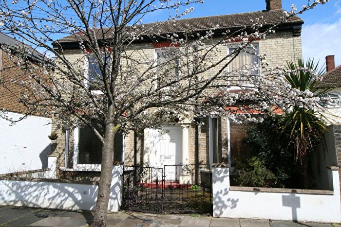 2 Bedroom Maisonette To Rent In Harewood Road, Tooting, SW19