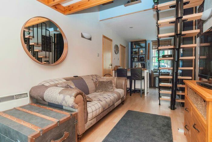 Studio To Rent In L &#; Belford Mews, Edinburgh, EH4