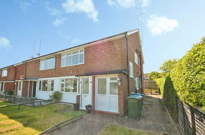 2 Bedroom Maisonette For Sale In Ingram Avenue, Aylesbury, Buckinghamshire, HP21