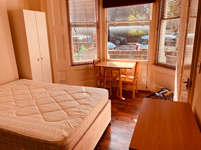 Studio To Rent In Pleshey Road, London, N7