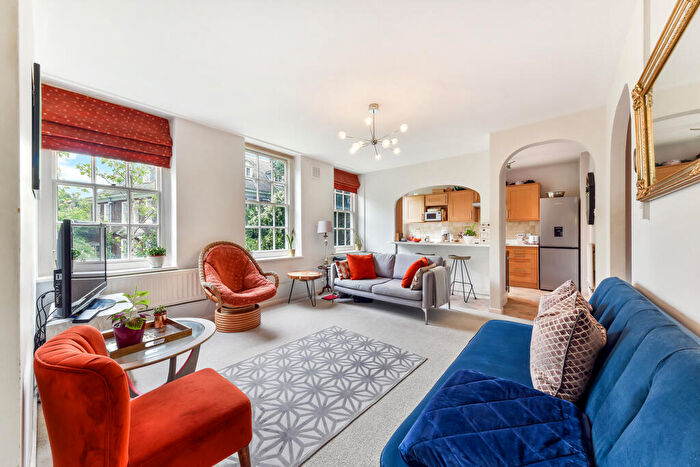 2 Bedroom Flat To Rent In Archer House, SW11