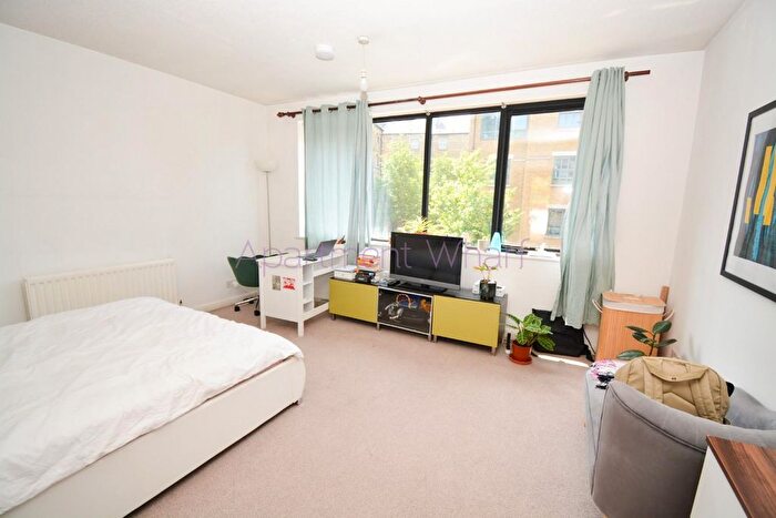 2 Bedroom Flat To Rent In Bedroom Bridgehouse Court, Blackfriars Road, Southwark / Waterloo, SE1