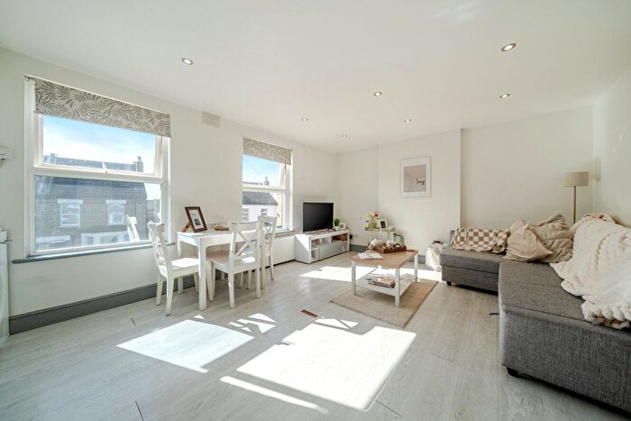 2 Bedroom Flat For Sale In Angles Road, Streatham, London, SW16
