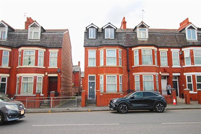5 Bedroom Semi Detached House To Rent In Cheetham Hill Road, Manchester, M8