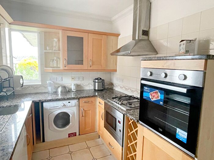 2 Bedroom Flat To Rent In Arun House, Maybate Avenue, KT2