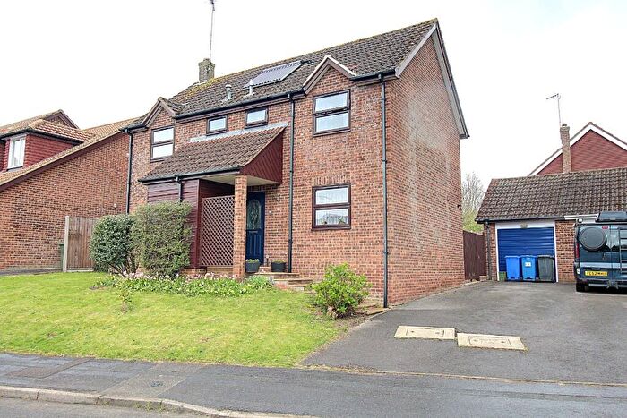 4 Bedroom Detached House For Sale In Middle Mead, Hook, Hampshire, RG27