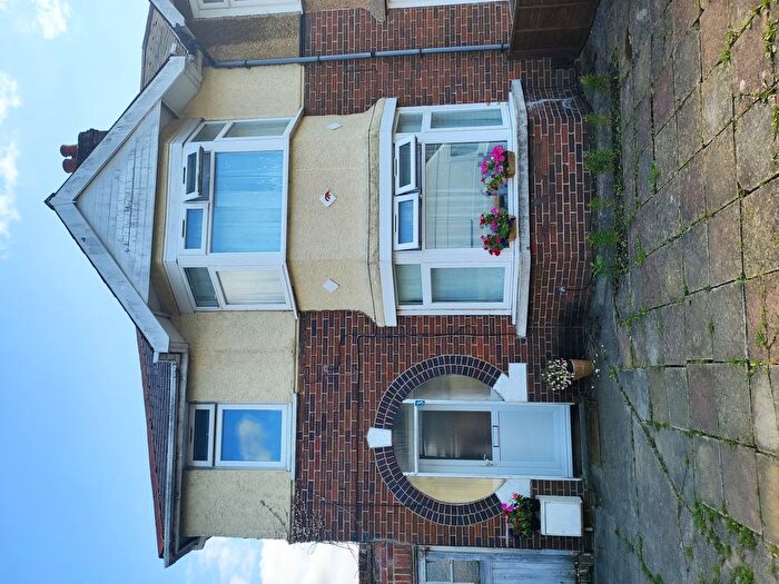 5 Bedroom Semi-Detached House To Rent In Westbury Crescent, Oxford, Oxfordshire, OX4