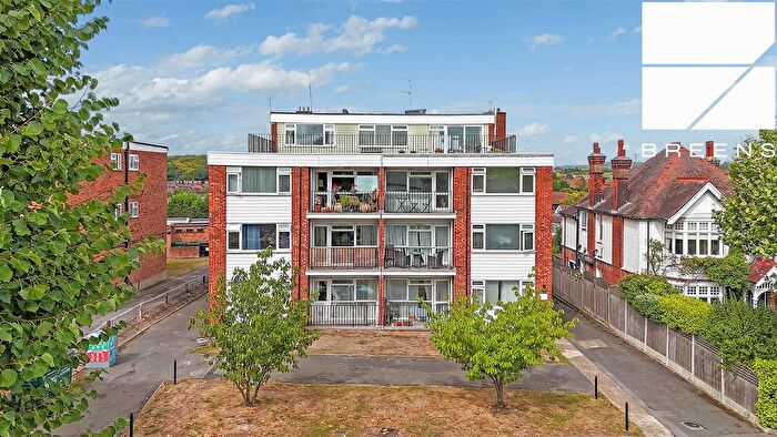 2 Bedroom Flat To Rent In Castle Avenue, Highams Park, E4