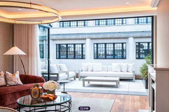 3 Bedroom Flat To Rent In Young Street, London, W8