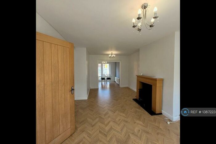 3 Bedroom Semi-Detached House To Rent In Davids Road, Droylsden, Manchester, M43