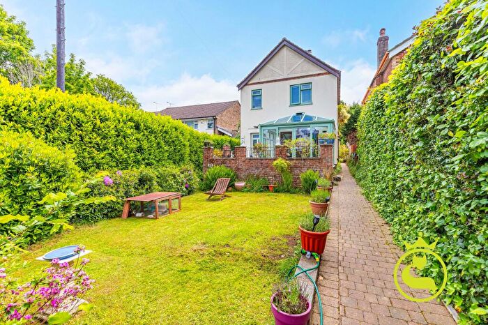4 Bedroom Detached House For Sale In Guest Avenue, Poole, BH12