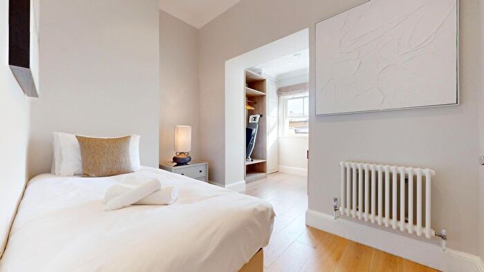 3 Bedroom Flat To Rent In Westbourne Park Road, London, W11