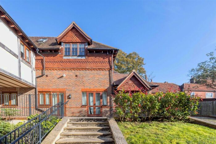 2 Bedroom Maisonette For Sale In London Road, Hurst Green, Etchingham, TN19