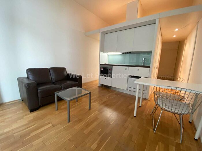 Apartment To Rent In Abito, Greengate, M3