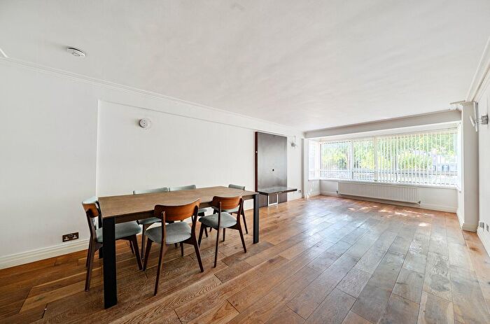 2 Bedroom Flat For Sale In Willesden Lane, Willesden Green, NW6