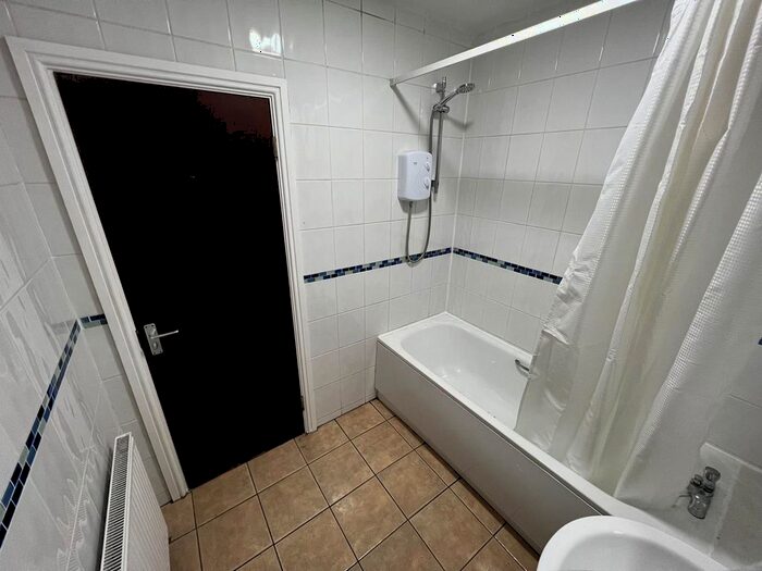 6 Bedroom Flat To Rent In City Road, Cathays, Cardiff, CF24