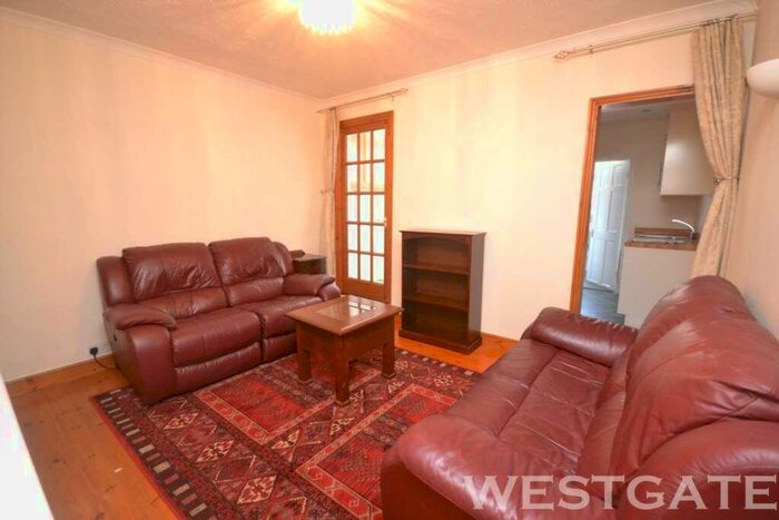 4 Bedroom Terraced House To Rent In Pitcroft Avenue, Reading, RG6