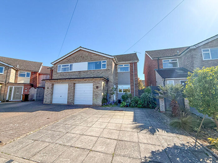 3 Bedroom Semi-Detached House For Sale In Lambourne Road, Ipswich, IP1