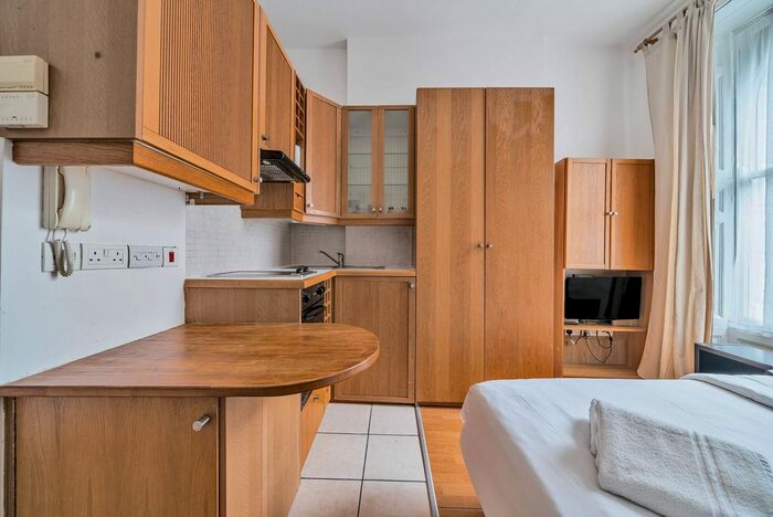 Studio To Rent In Cartwright Gardens, Bloomsbury, London, WC1H