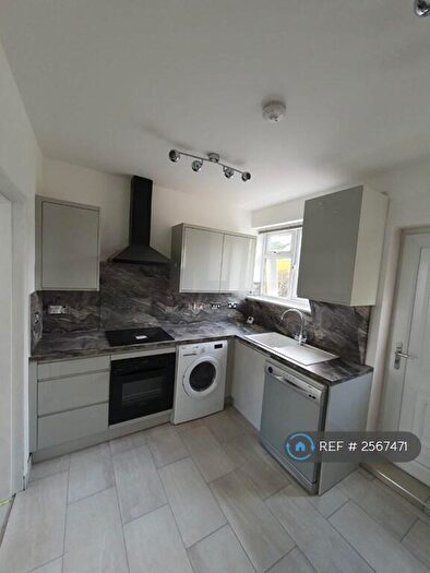 3 Bedroom Semi-Detached House To Rent In Hyde View Road, Harpenden, AL5