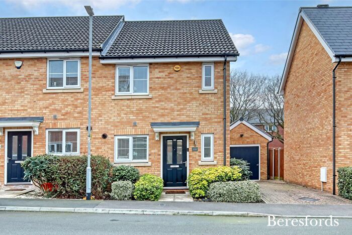 2 Bedroom End Of Terrace House For Sale In Warwick Crescent, Basildon, SS15