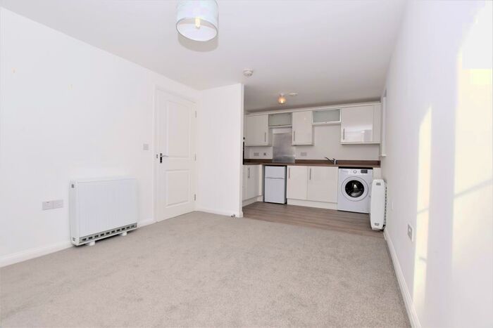 1 Bedroom Apartment To Rent In Albert Way, East Cowes, PO32