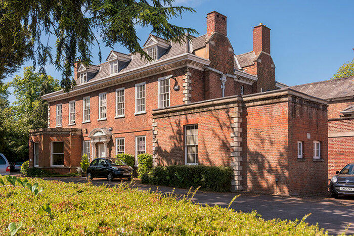 10 Bedroom Flat To Rent In Wotton House International School Horton Road, Gloucester, GL1