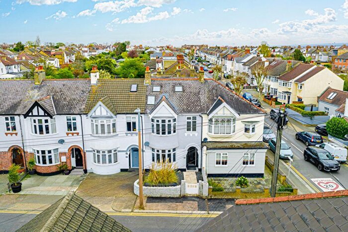 5 Bedroom Terraced House To Rent In Glendale Gardens, Leigh-On-Sea, SS9