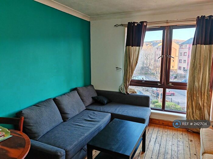 3 Bedroom Flat To Rent In Greenacre, Edinburgh, EH14