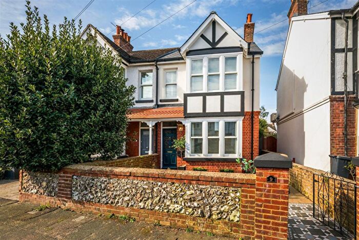 4 Bedroom Semi Detached House For Sale In Highfield Road, Worthing, BN13
