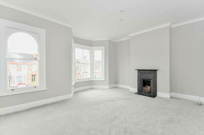 2 Bedroom Flat To Rent In Friern Road, East Dulwich, London, SE22