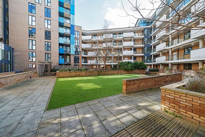 2 Bedroom Flat To Rent In Parkside Avenue, London, SE10