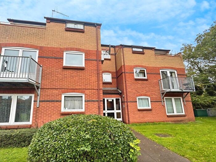 2 Bedroom Flat To Rent In Tonnelier Road, Dunkirk, Nottingham, NG7